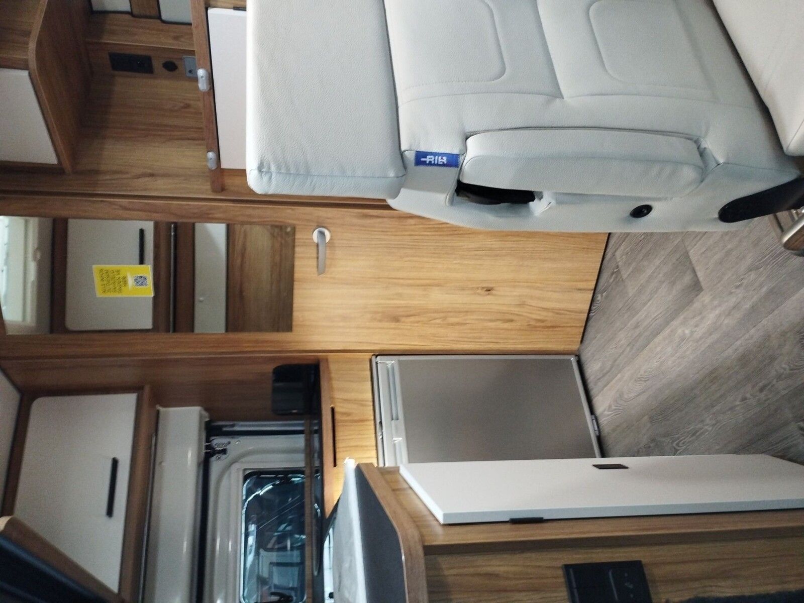 Fahrzeugabbildung Karmann Dexter DE 550 140 PS, Rückfahrkamera