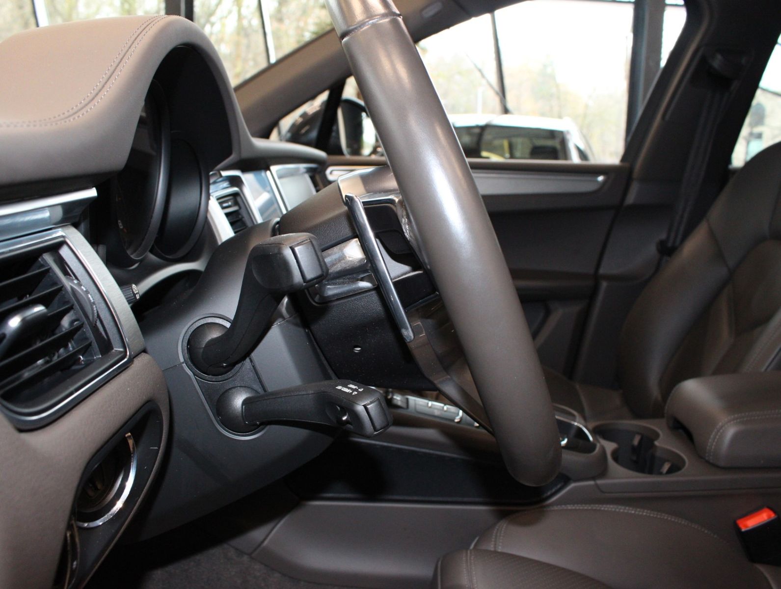 Fahrzeugabbildung Porsche Macan GTS Sport Design Sport Chrono*Pano