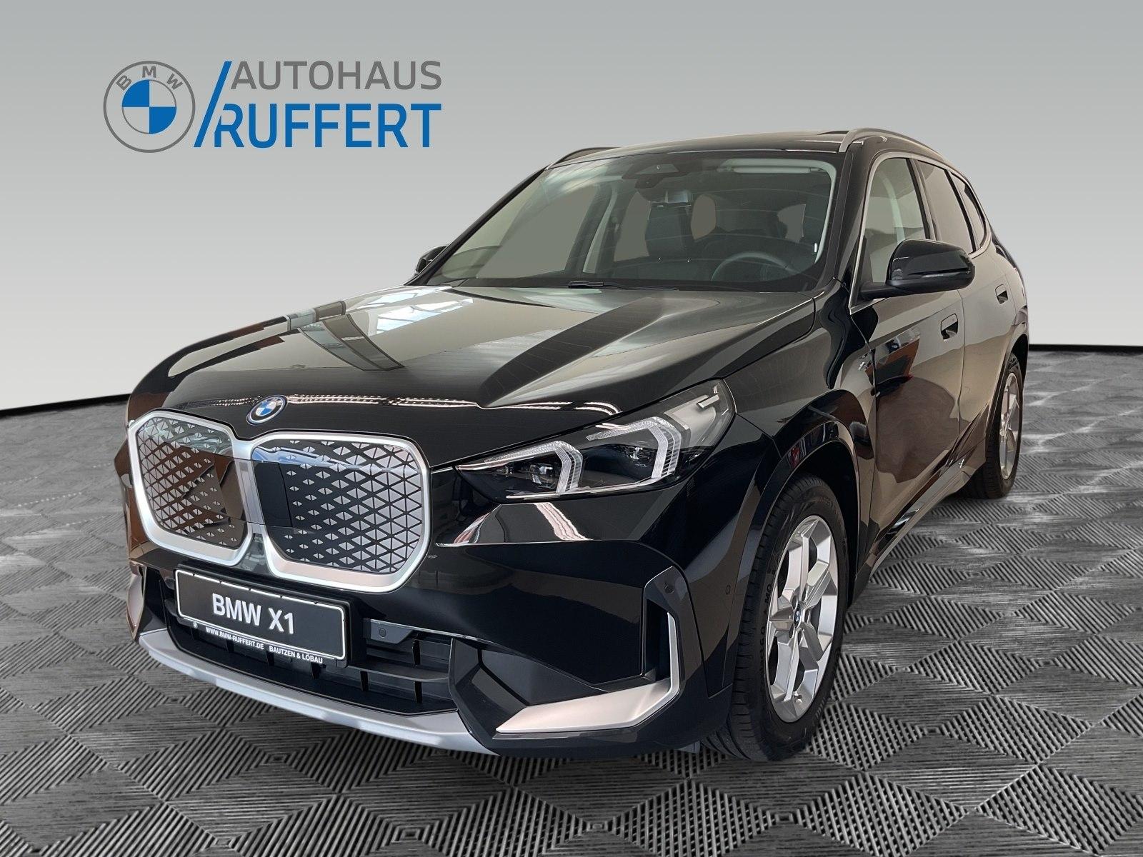 BMW iX1 xDrive30 xLine Panorama Glasdach Komfortzuga