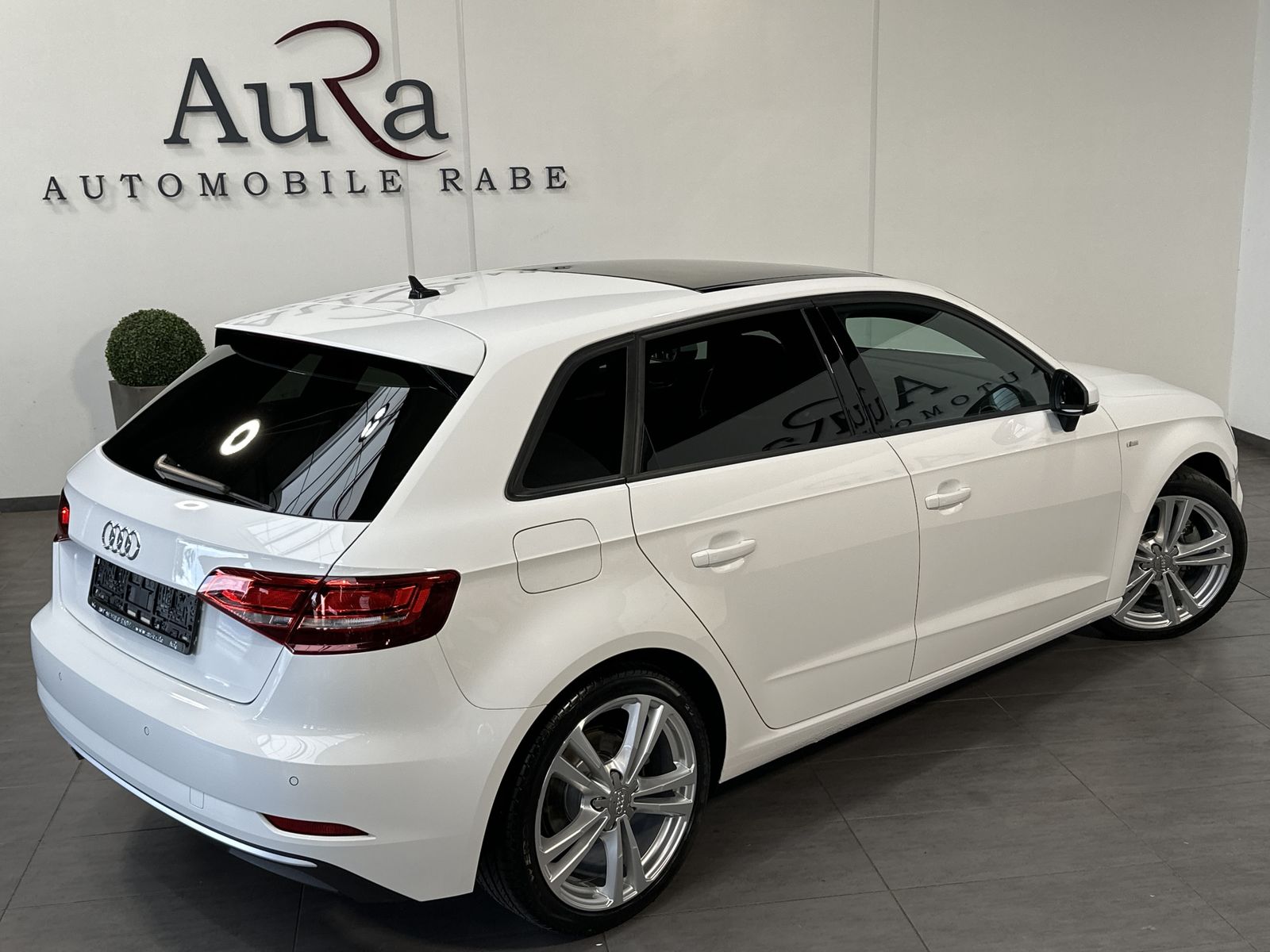 Fahrzeugabbildung Audi A3 SpB 35 TDI S-Line NAV+XENON+PANO+VCOCK+TEMP