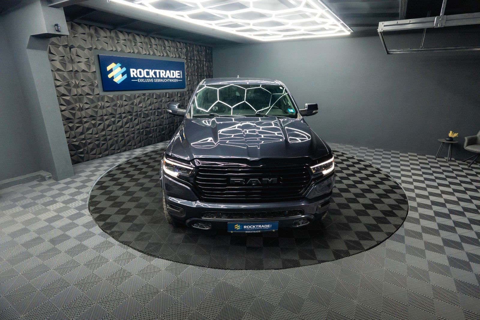 Fahrzeugabbildung Dodge RAM 5.7 V8 HEMI 4x4 OFFROAD Night Limited 19%