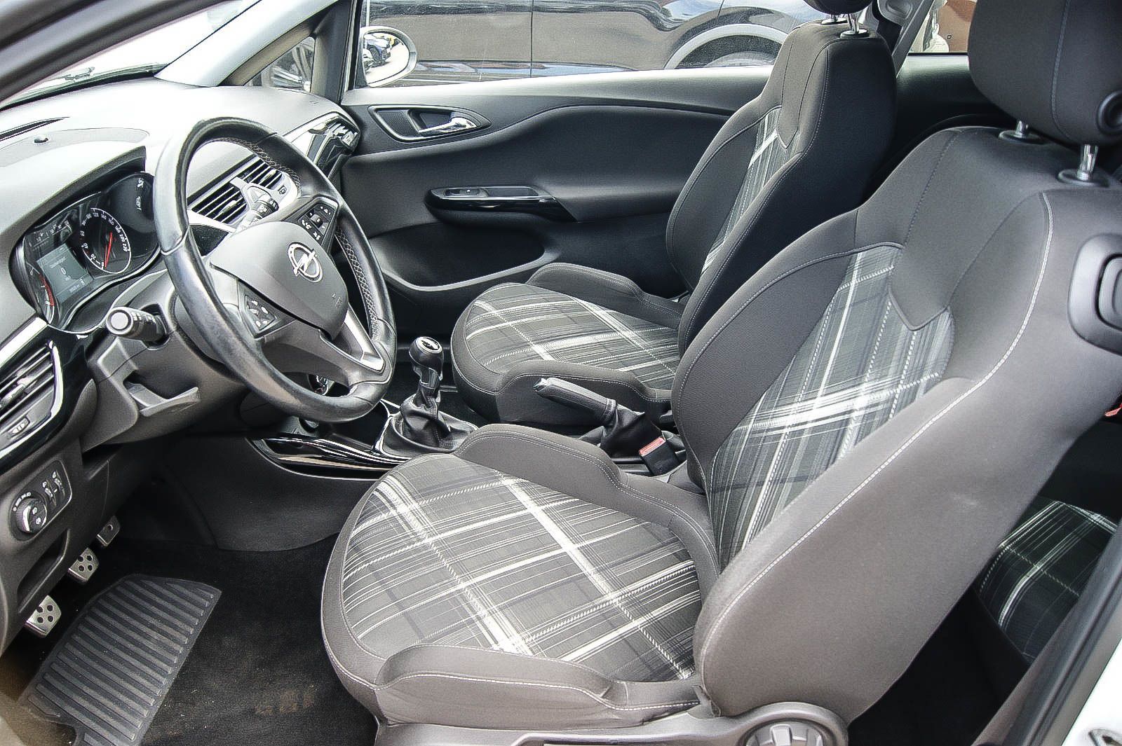 Fahrzeugabbildung Opel Corsa E 1.4 Color Edition 74kW/101PS 39tkm !!! C
