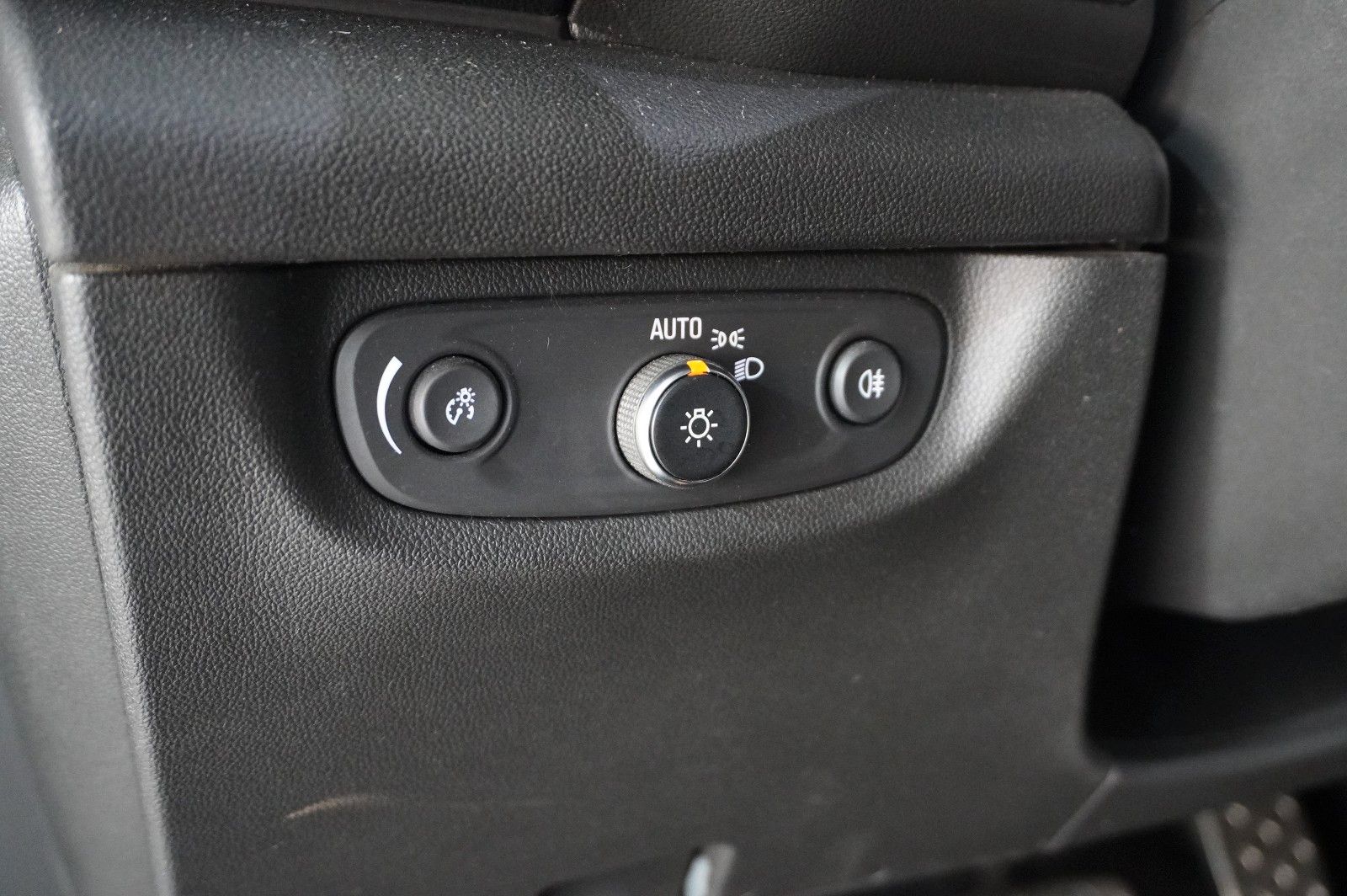 Fahrzeugabbildung Opel Insignia B ST 2.0D GSi 4X4 NAVI/LED/HUD/PANO/AHK