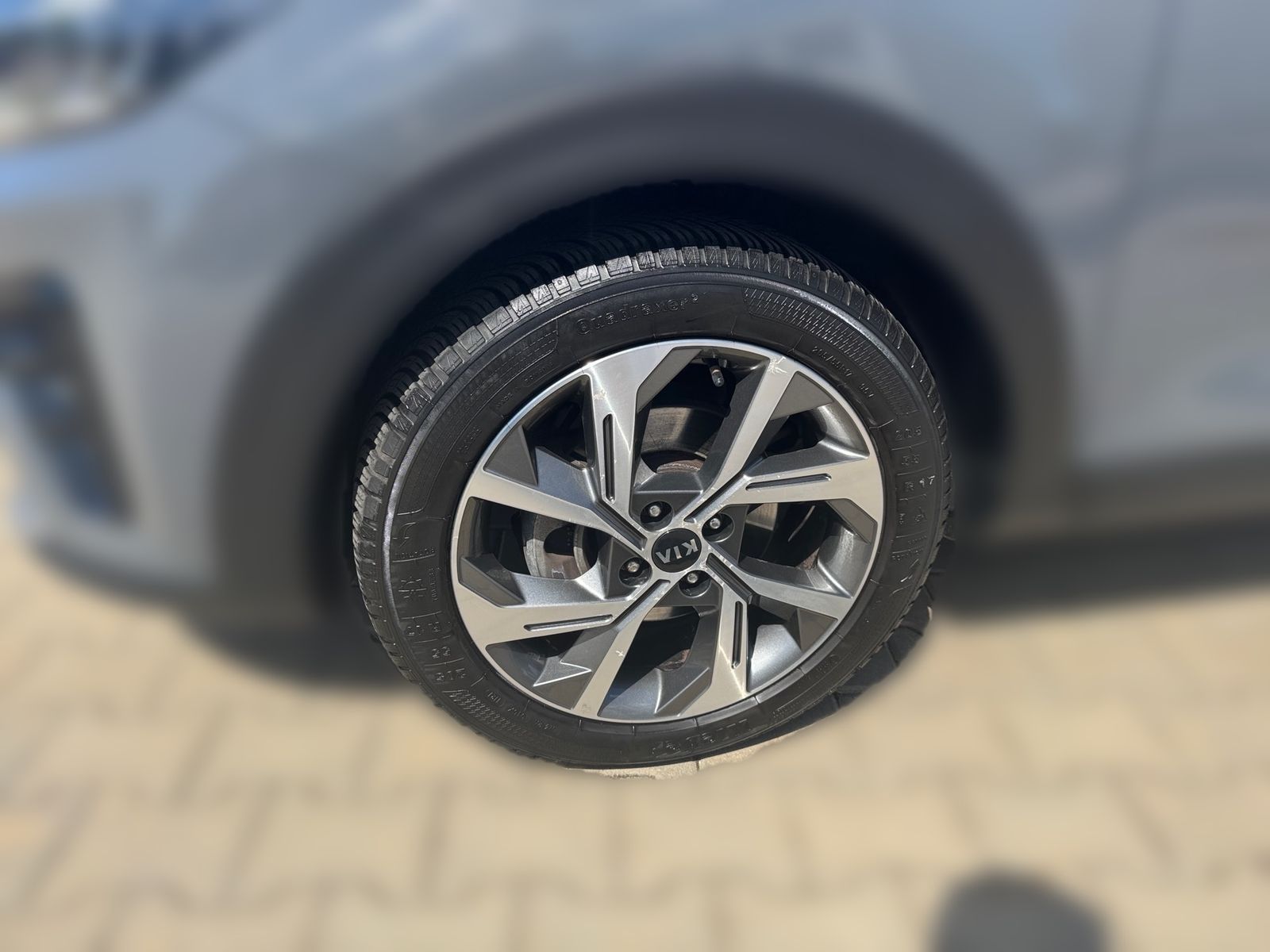 Fahrzeugabbildung Kia STONIC 1.0T DCT 48V GTL NAVI TECH STANDHEIZUNG