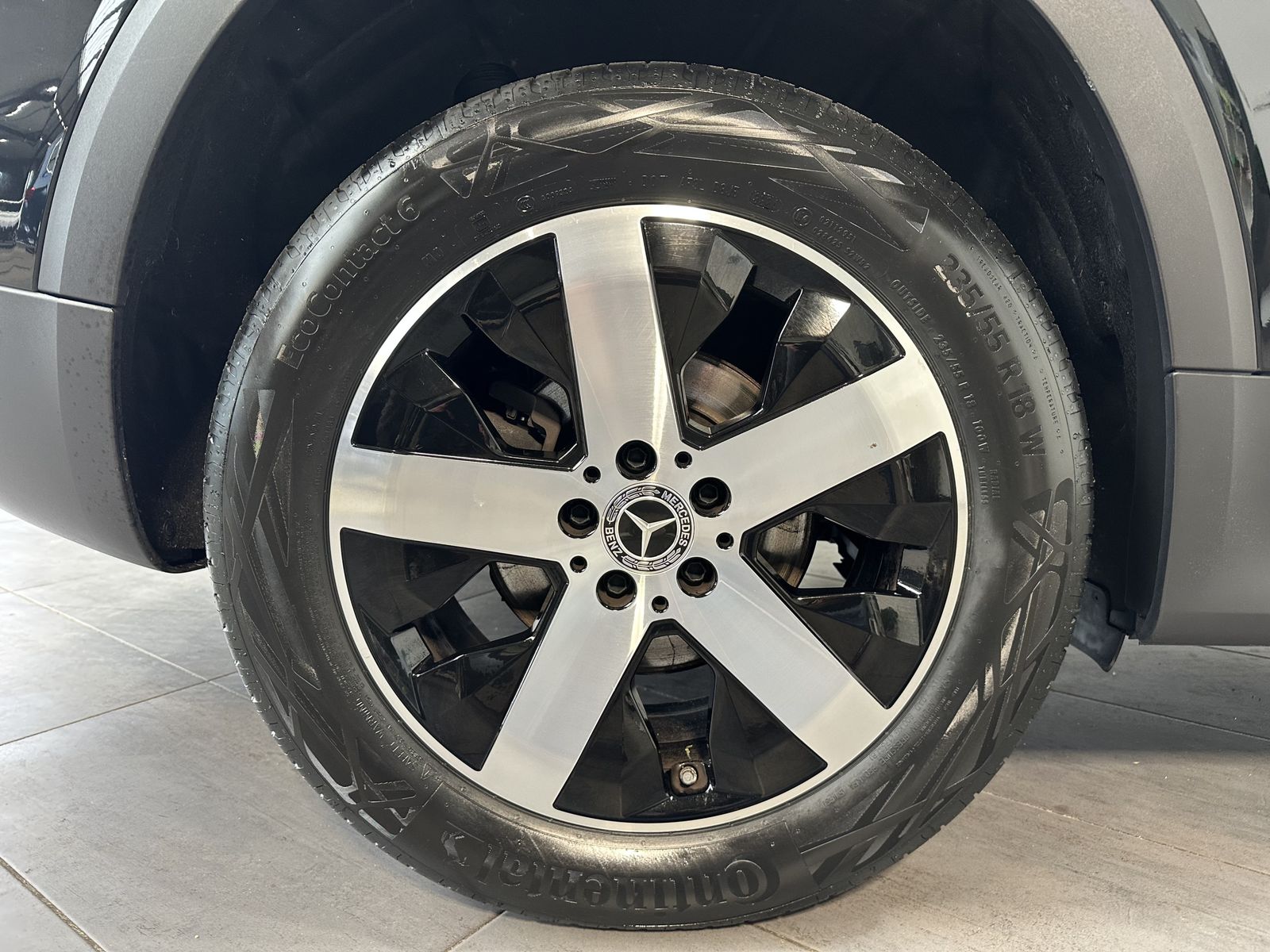 Fahrzeugabbildung Mercedes-Benz GLB 200d Progr. NAV+LED+AHK+WIDE+BURMESTER+360°