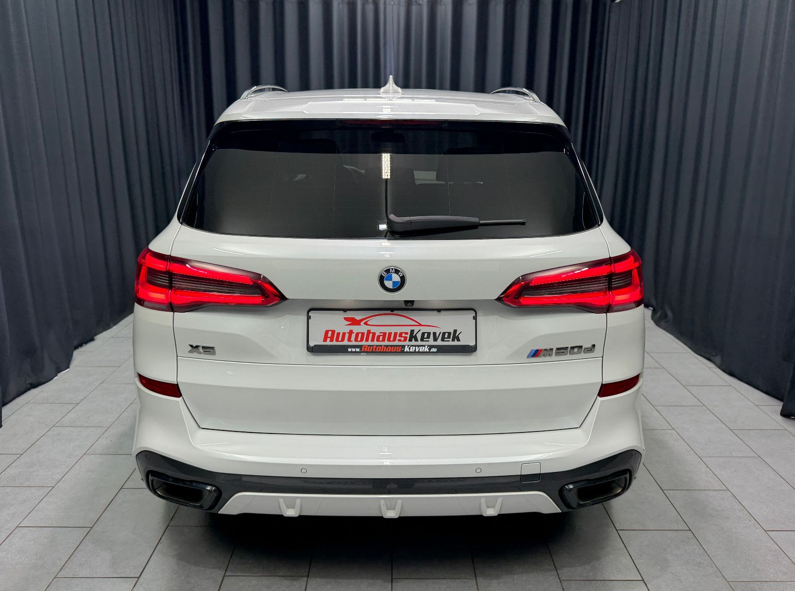 Fahrzeugabbildung BMW X5 M50d|LASER|H&K|360°|PANO|GESTIK|AHK|HuD