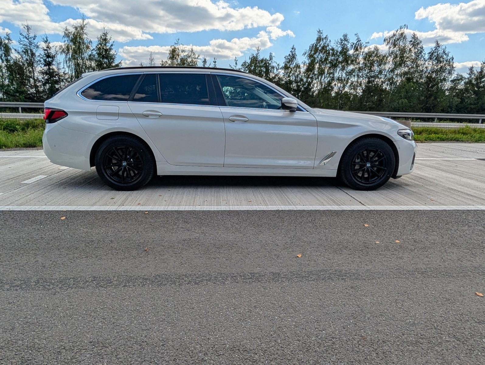 BMW 530d Touring Perlmuttweiß , Scheckheft , Navi