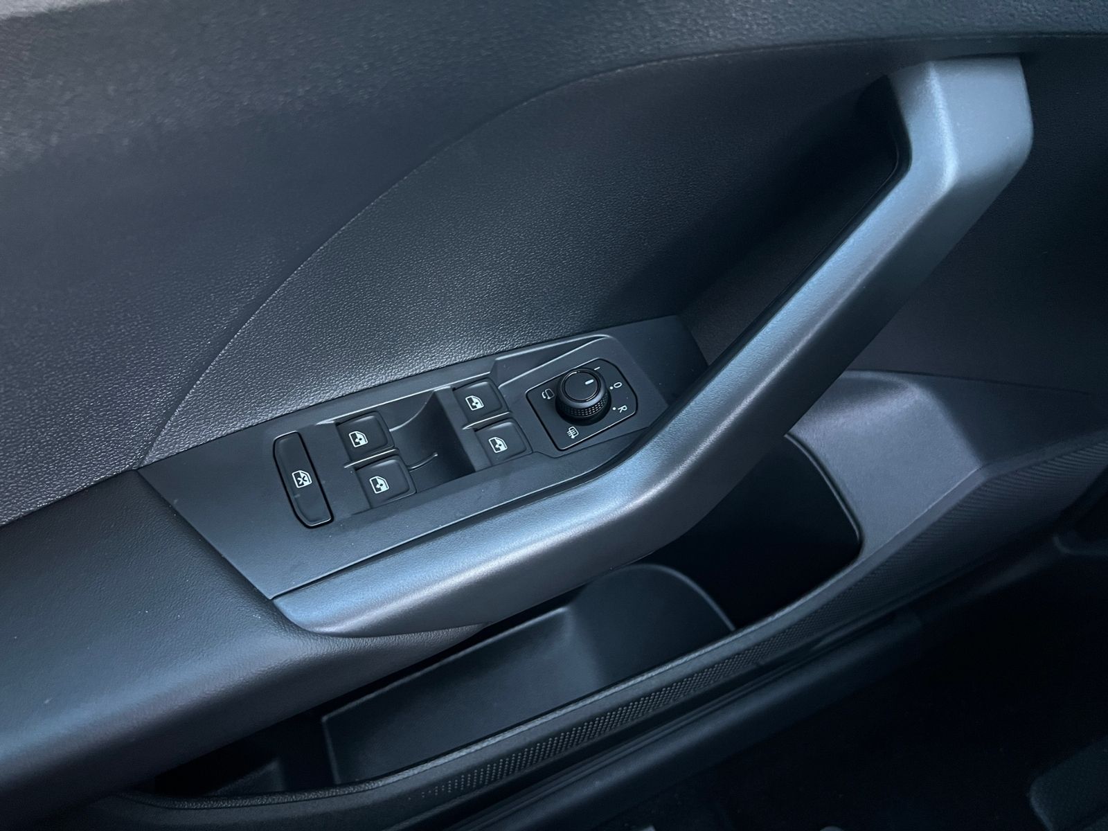 Fahrzeugabbildung Volkswagen T-Cross Life 1.0 TSI DSG *IQ.Light, Climatronic,