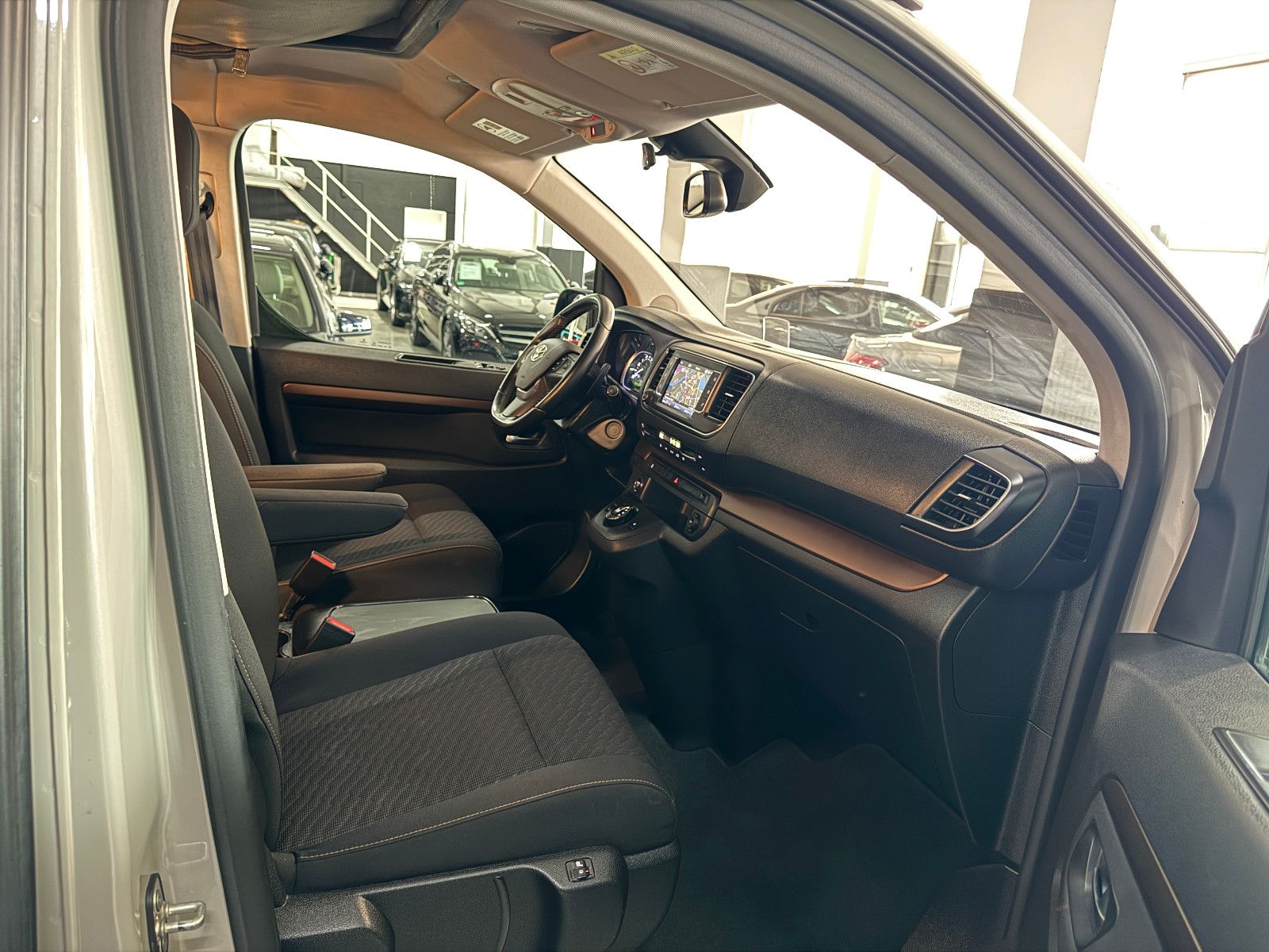 Fahrzeugabbildung Toyota DETHLEFFS CROSSCAMP FLEX 7-SITZER AUFSTELLDACH