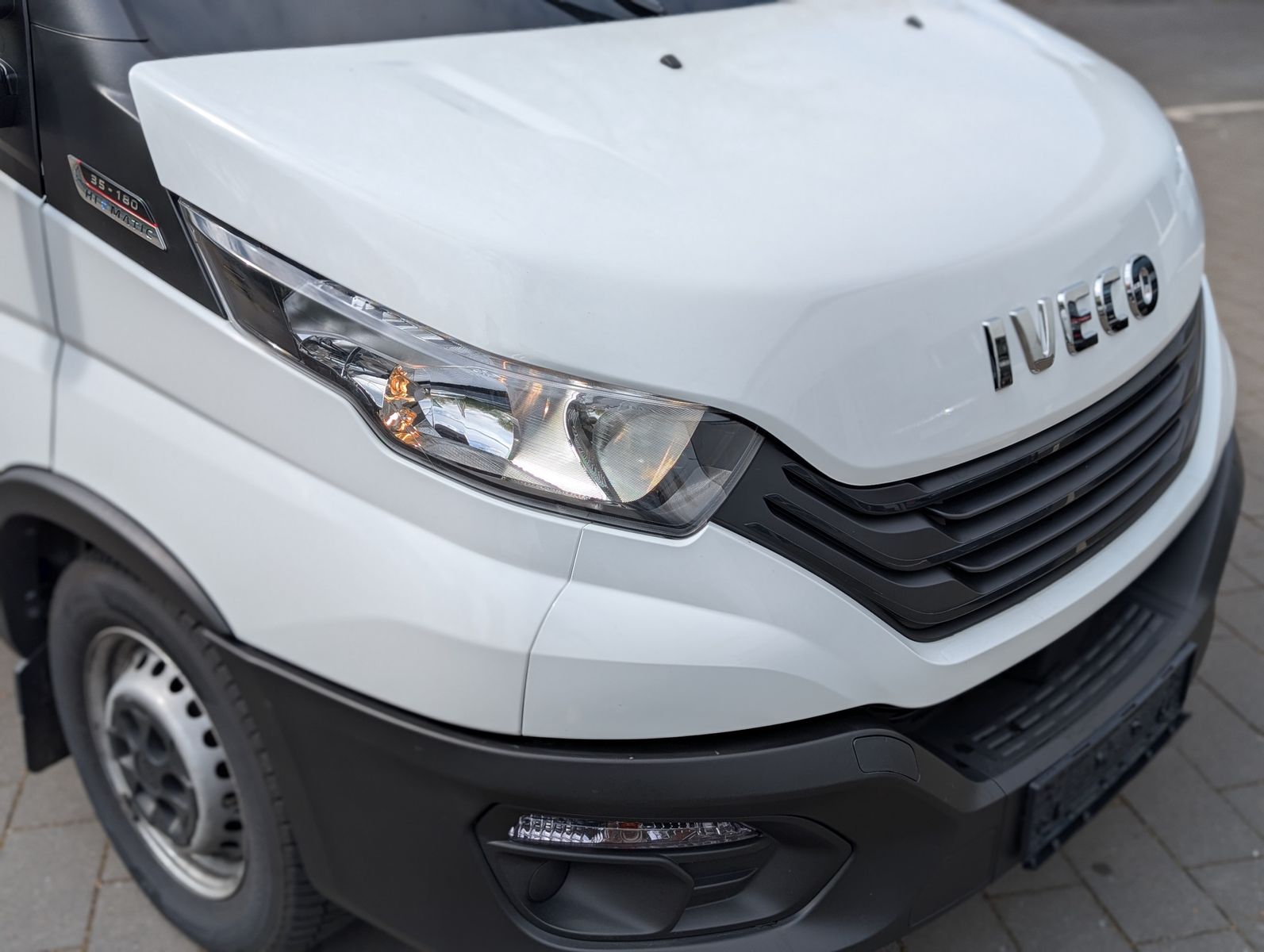 Fahrzeugabbildung Iveco 35S18V 4100L Daily 3.0L HI-Matic Holzboden Kamer