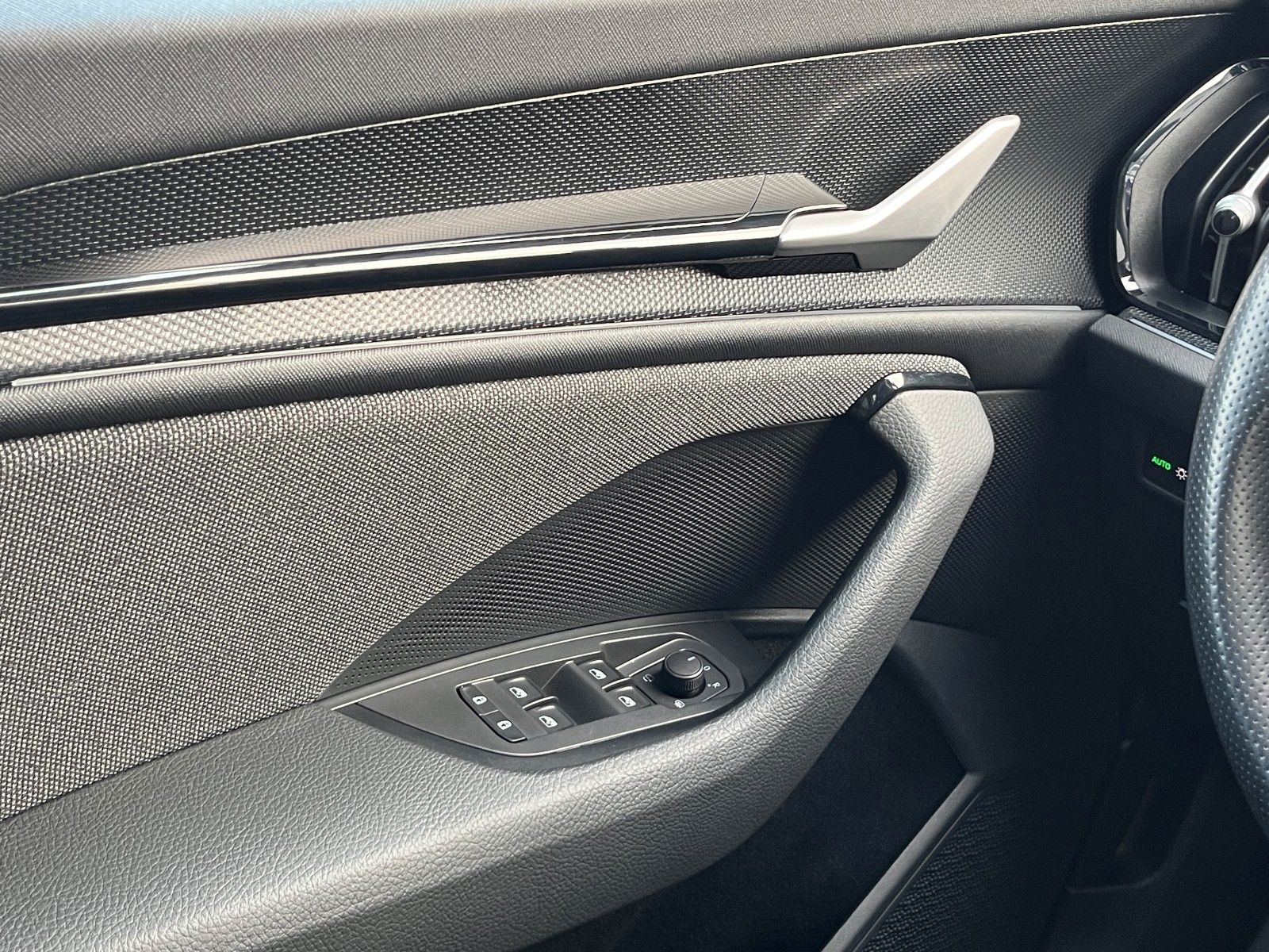 Fahrzeugabbildung SKODA Kodiaq 1.5 TSI mHEV*7-Sitzer*DSG*ViCo*SHZ*LED**