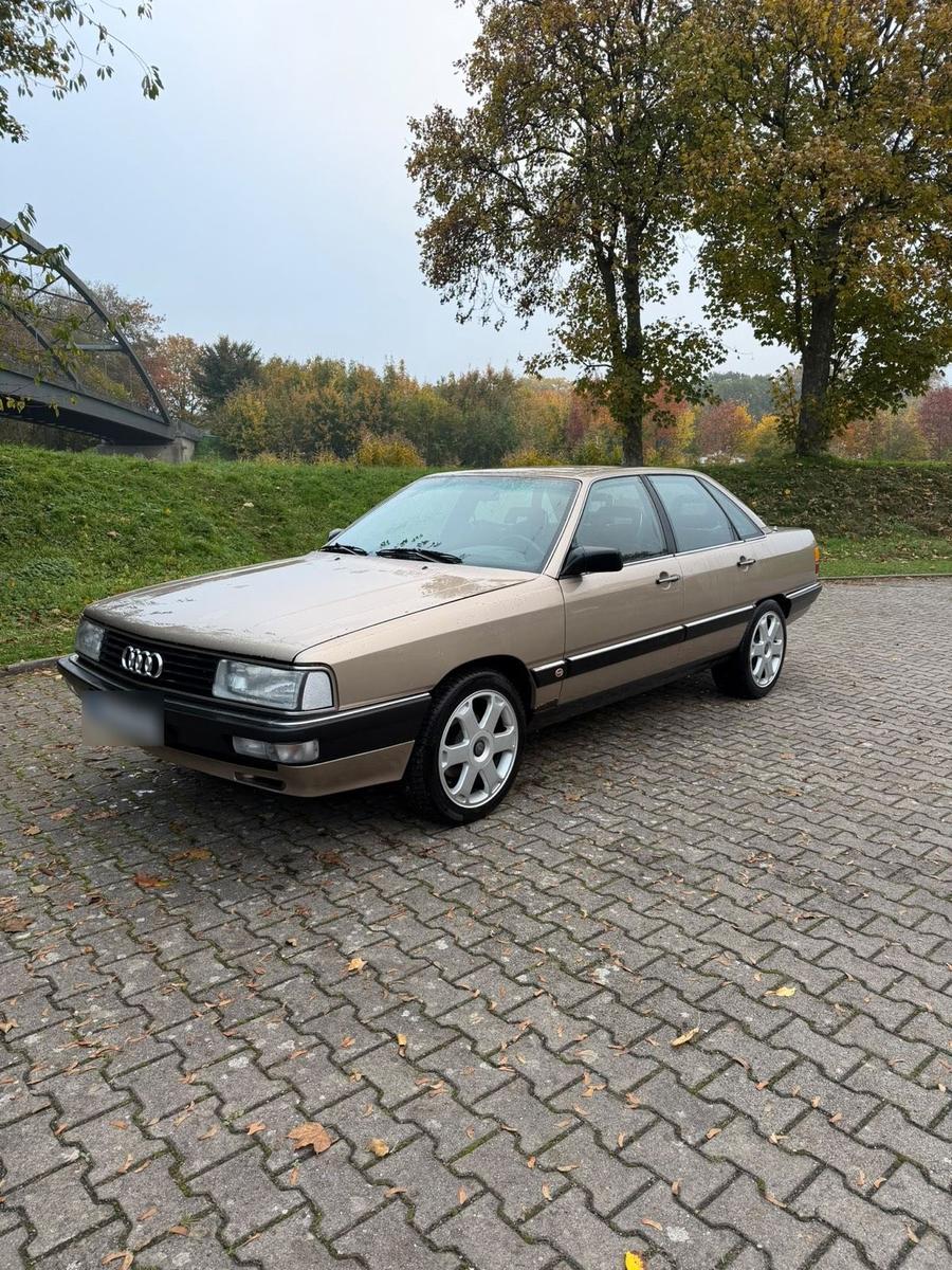 Audi 200