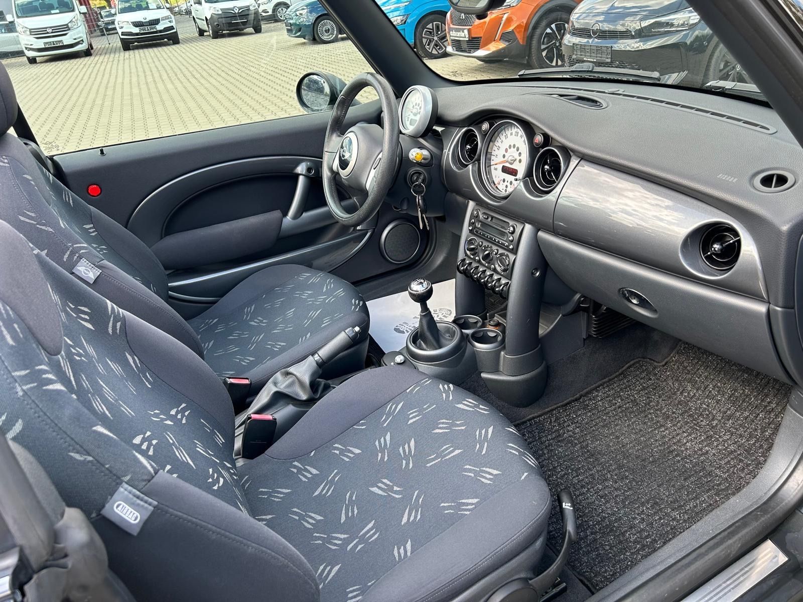 Fahrzeugabbildung MINI ONE Cabrio°Tüv 7-28°