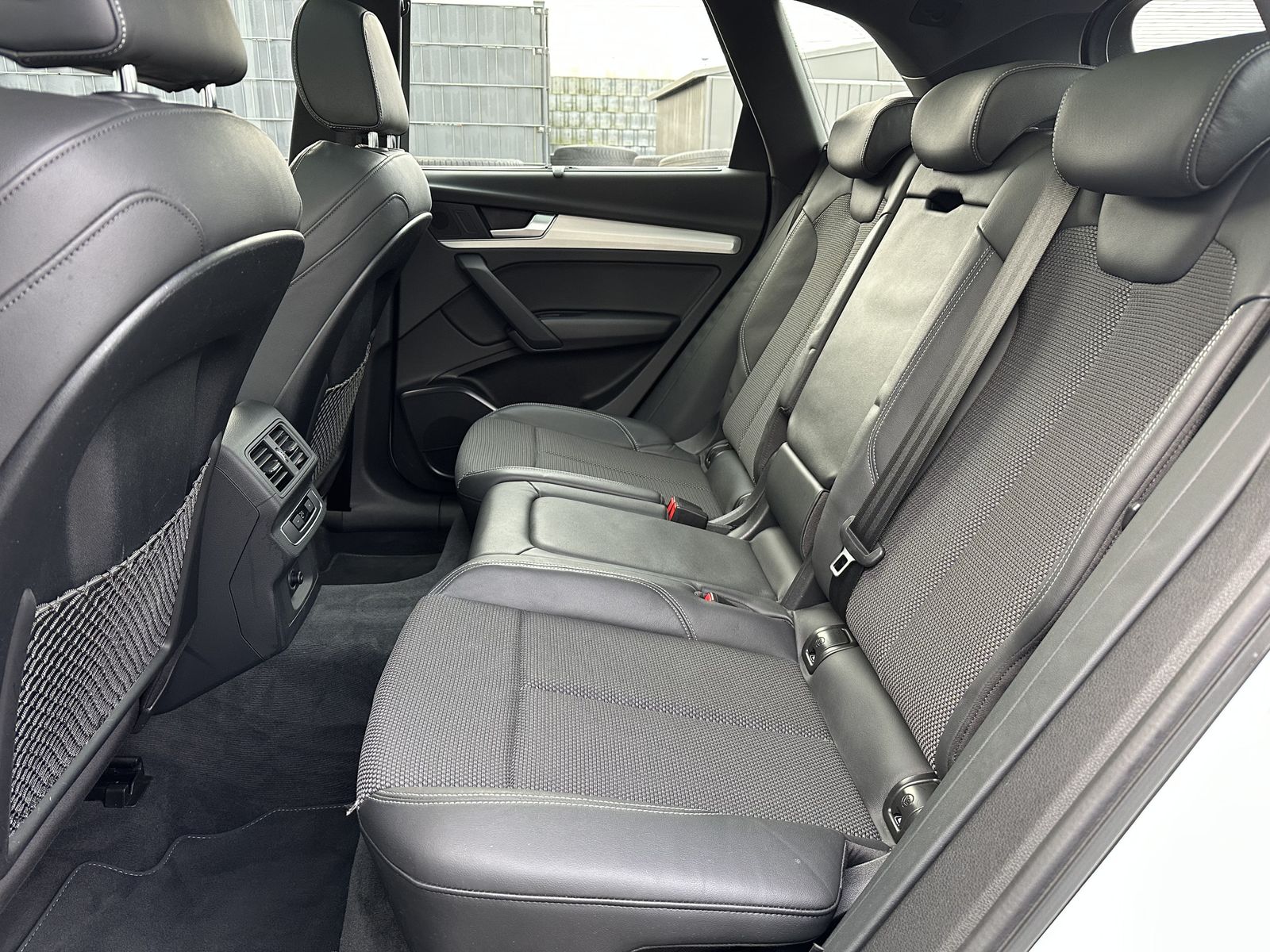Fahrzeugabbildung Audi Q5 55 TFSIe Qu S-Line NAV+LED+AHK+VCOCK+PANO+SHZ