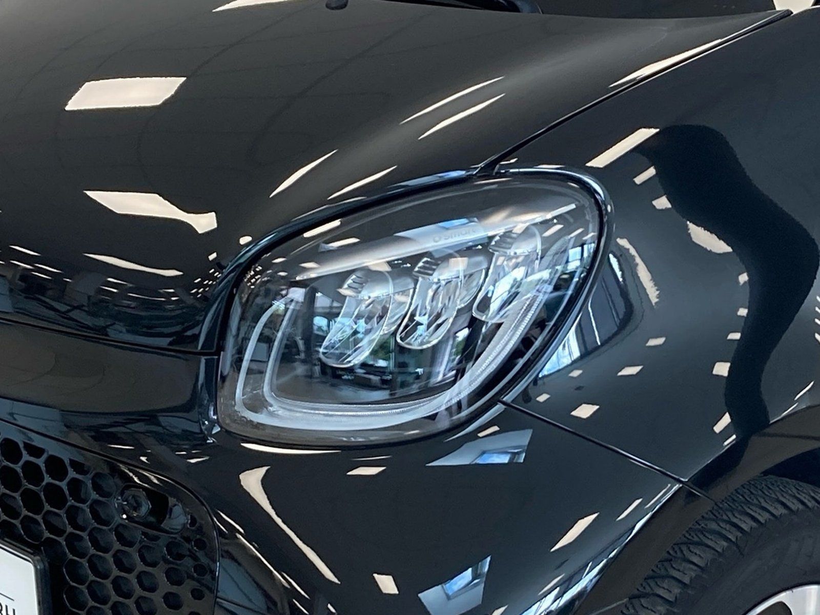 Fahrzeugabbildung Smart smart EQ fortwo Exclusive*Pano*LED*Kamera*22kW*