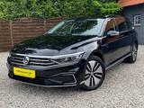Volkswagen Passat Variant 1.4 TSI GTE Matrix Travel AHK - : Schwarz, Plug-In Hybrid, Kombi