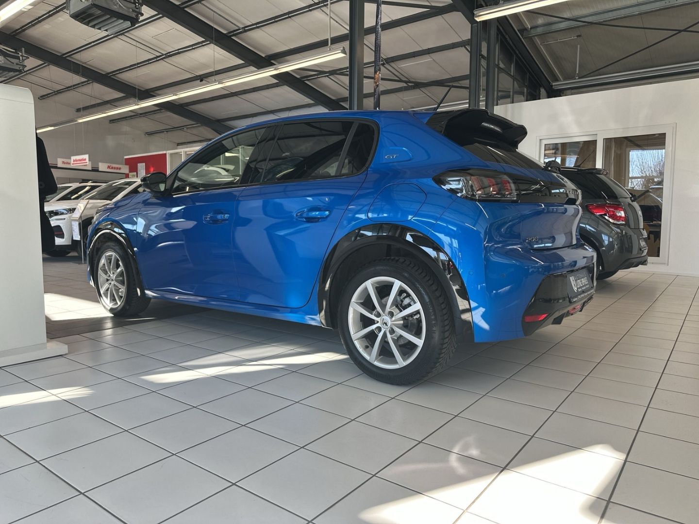 Fahrzeugabbildung Peugeot 208 GT 1.2 PureTech 130 EAT Panorama Navi ACC