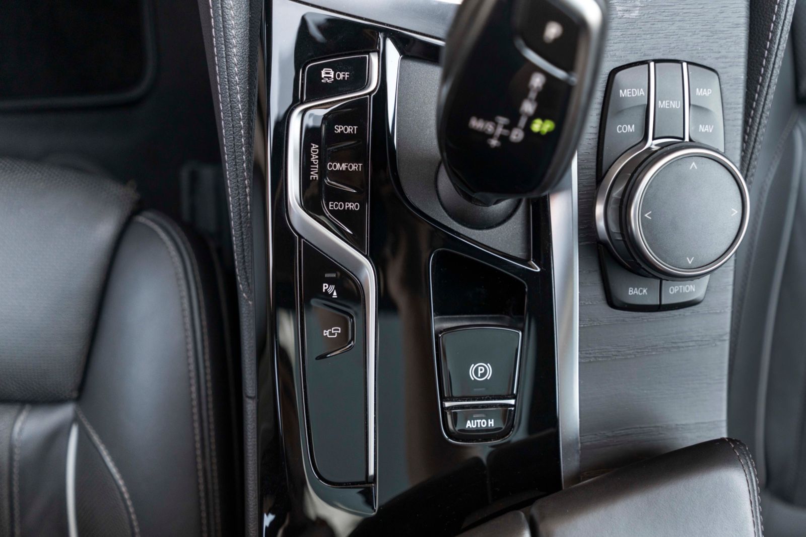 Fahrzeugabbildung BMW M550IX Massage Harman 360° Head UP LED NAV PDC
