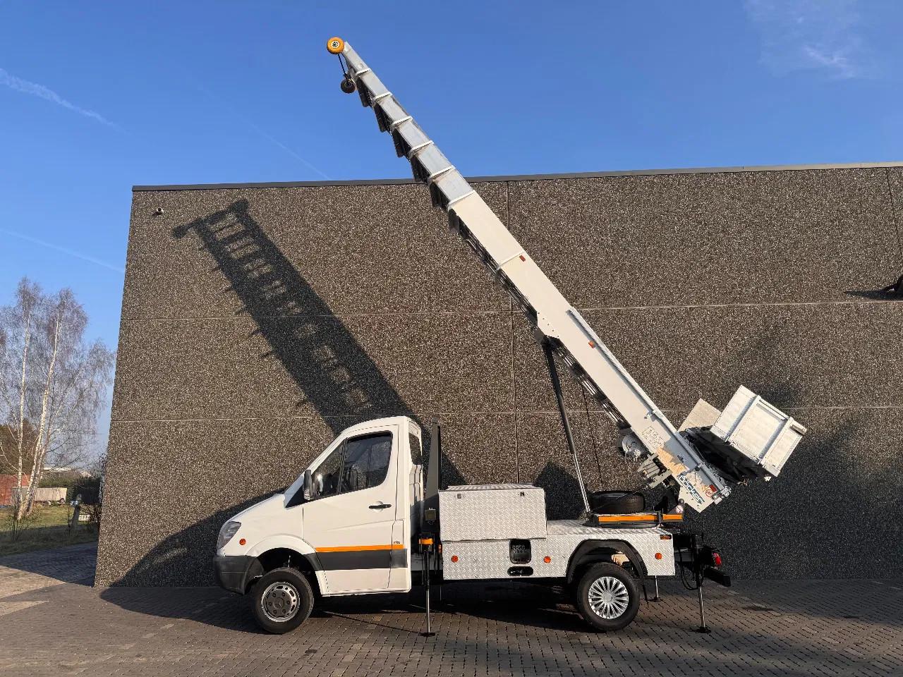 Mercedes-Benz Sprinter 515 A/C Böcker HL30/2-8LH 3150hrs