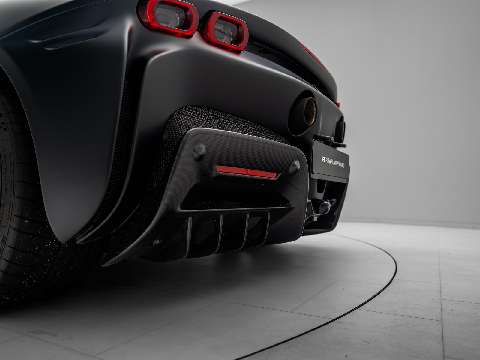 Ferrari SF90 Spider NERO OPACO - FERRARI HAMBURG