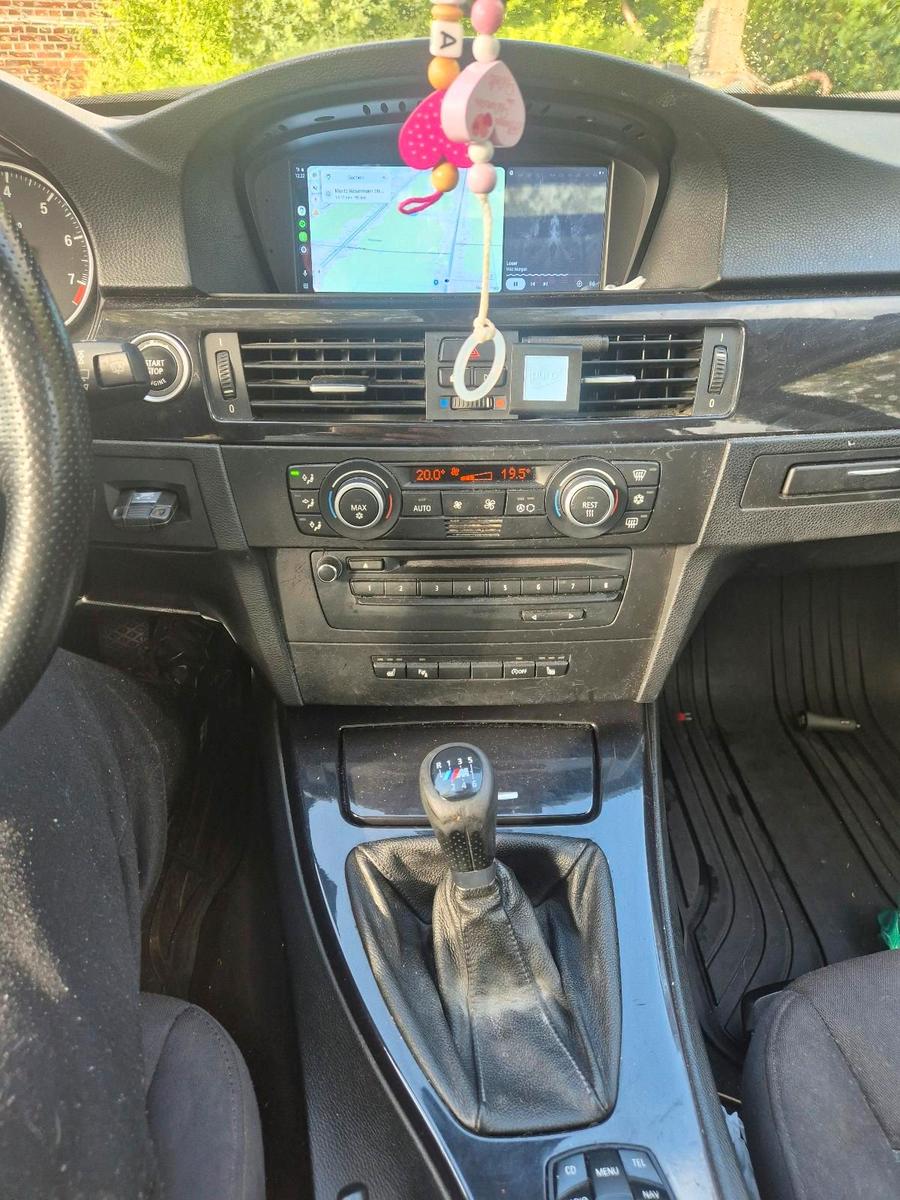 BMW 320 2009 — photo 9