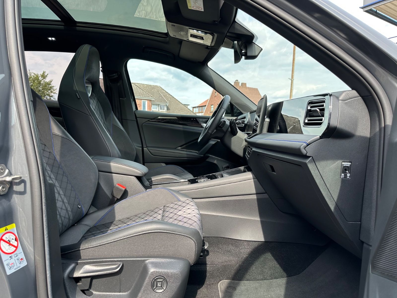 Fahrzeugabbildung Volkswagen Tiguan 2.0 TDI 4M R-Line Pano/AHK/ACC/Navi