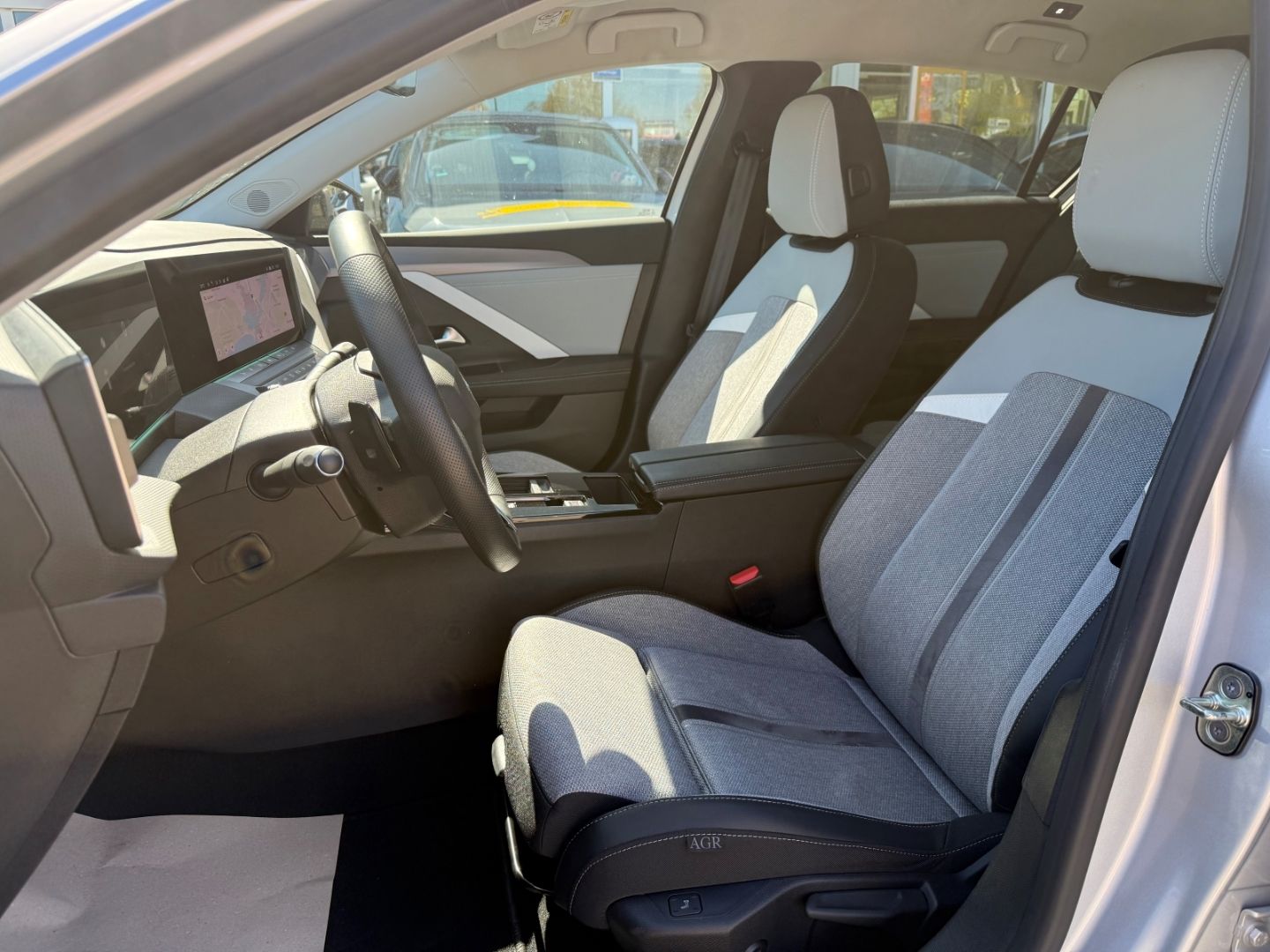 Fahrzeugabbildung Opel Astra L Elegance mit SHZ+LHZ+Kamera