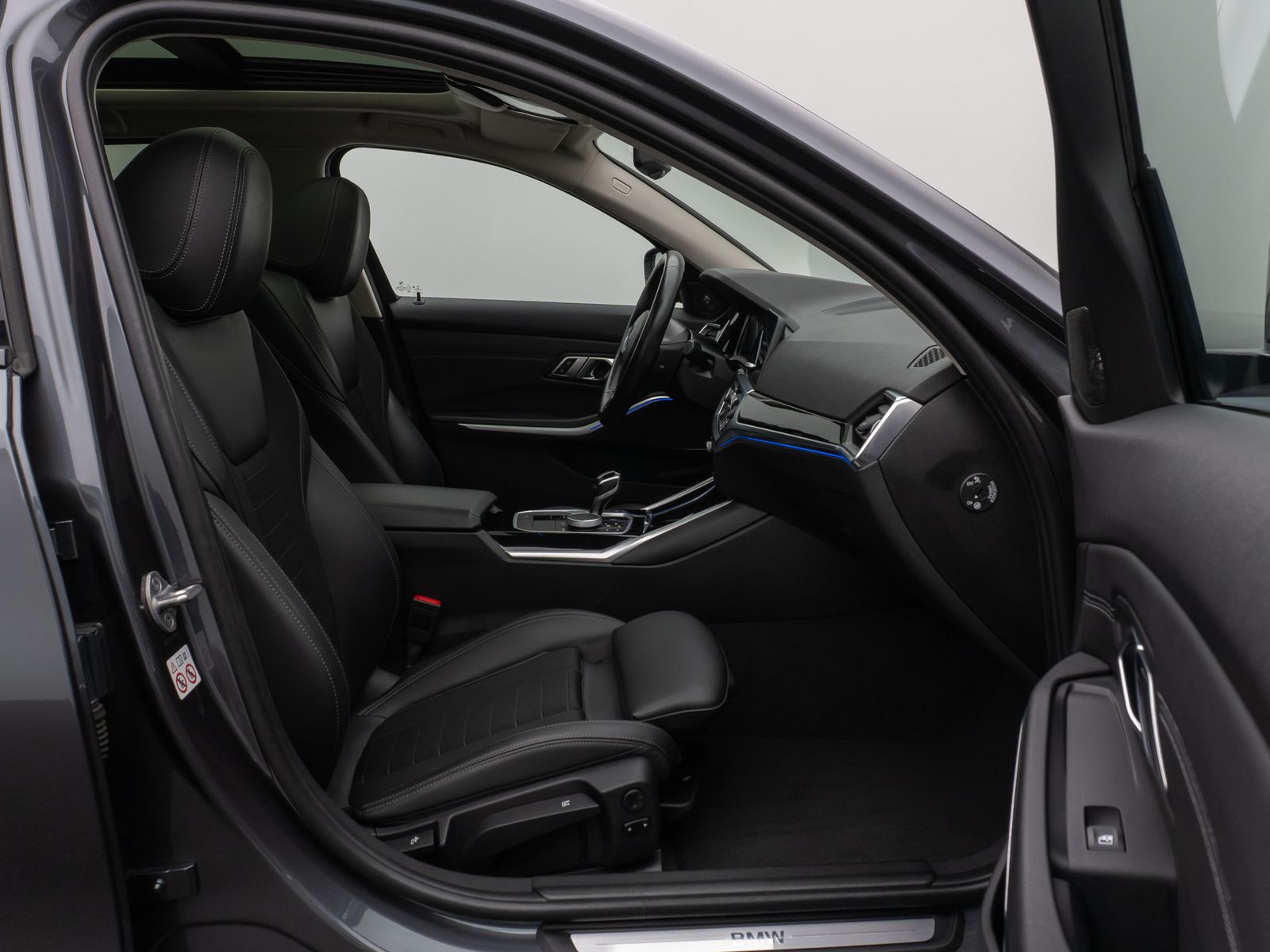 Fahrzeugabbildung BMW 320d xD  Sport Line Panorama DAB H/K Stop&Go AHK
