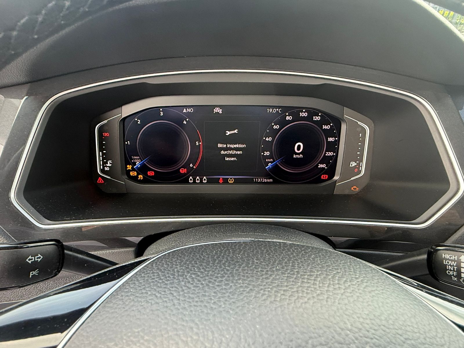 Fahrzeugabbildung Volkswagen Tiguan IQ.DRIVE PANO NAVI KLIMAAUTO SITZHEIZ AHK