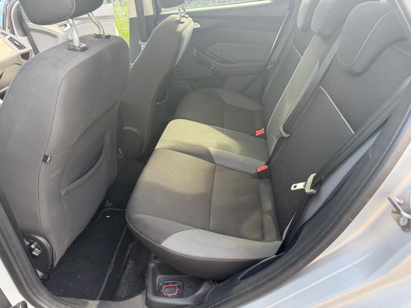 Ford Focus 2013 — photo 10