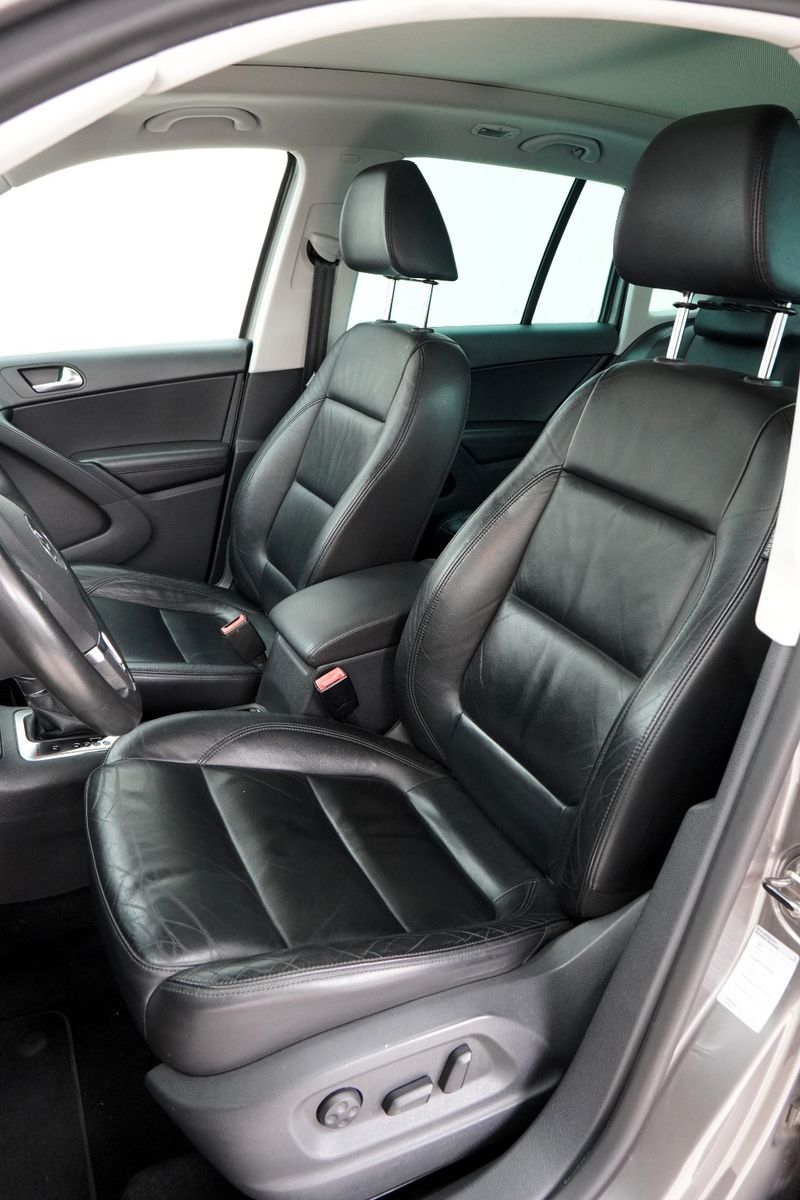 Fahrzeugabbildung Volkswagen Tiguan Sport & Style 4Motion *Leder*Autom*Pano*