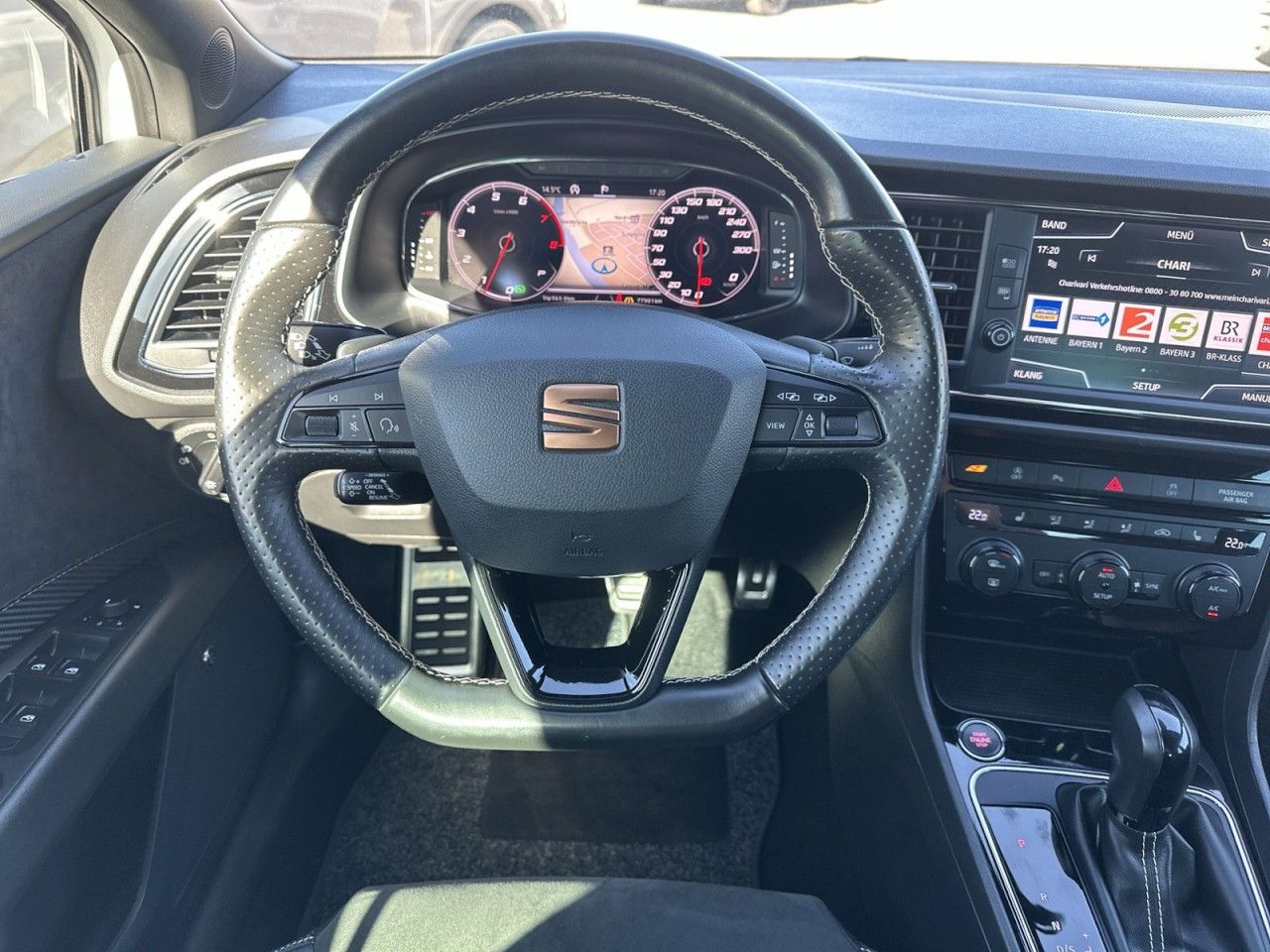 Fahrzeugabbildung SEAT Leon Cupra 2.0 TSI 213 kW (290 PS) 7-Gang-DSG - mit KI generiert/bearbeitet