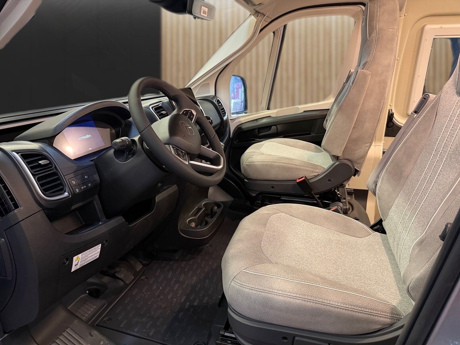 Fahrzeugabbildung Pössl Summit Shine 600 LR Citroen Markise,Solar,Autom.