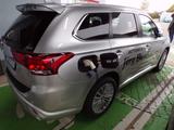 Mitsubishi Outlander Plug-in Hybrid TOP 2.4 MIVEC 4WD - Mitsubishi Plug-in Hybrid Outlander mit Schiebedach