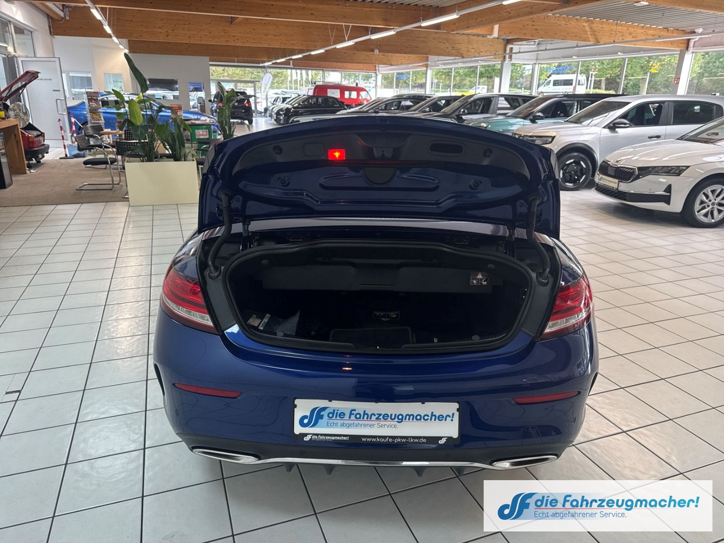 Fahrzeugabbildung Mercedes-Benz C 200 Cabrio 4Matic Sportpaket AMG LED Leder Mem