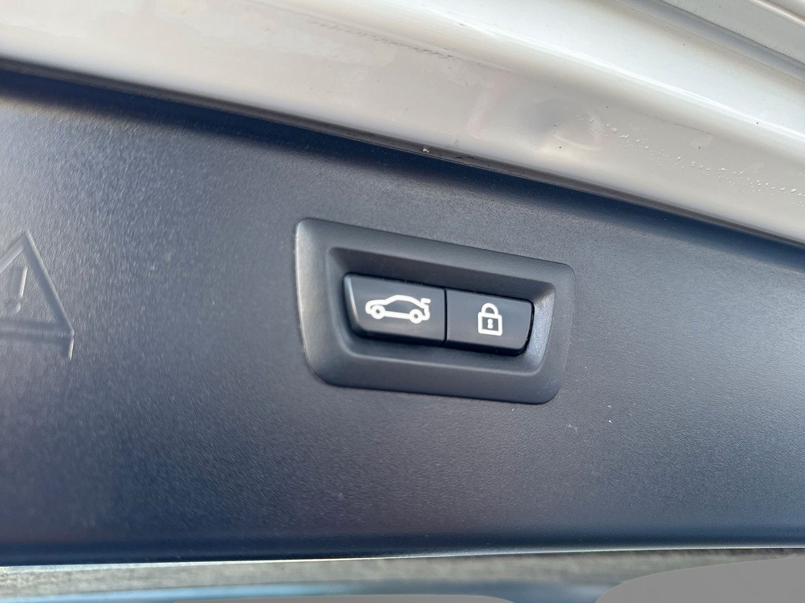Fahrzeugabbildung BMW 520d Touring*AHK*M-Paket*Head-Up*Bhz.Lenkrad*PDC