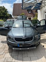 Skoda Octavia 2.0 TDI 4x4 Scout Combi Scout - Skoda Gebrauchtwagen in Erlangen