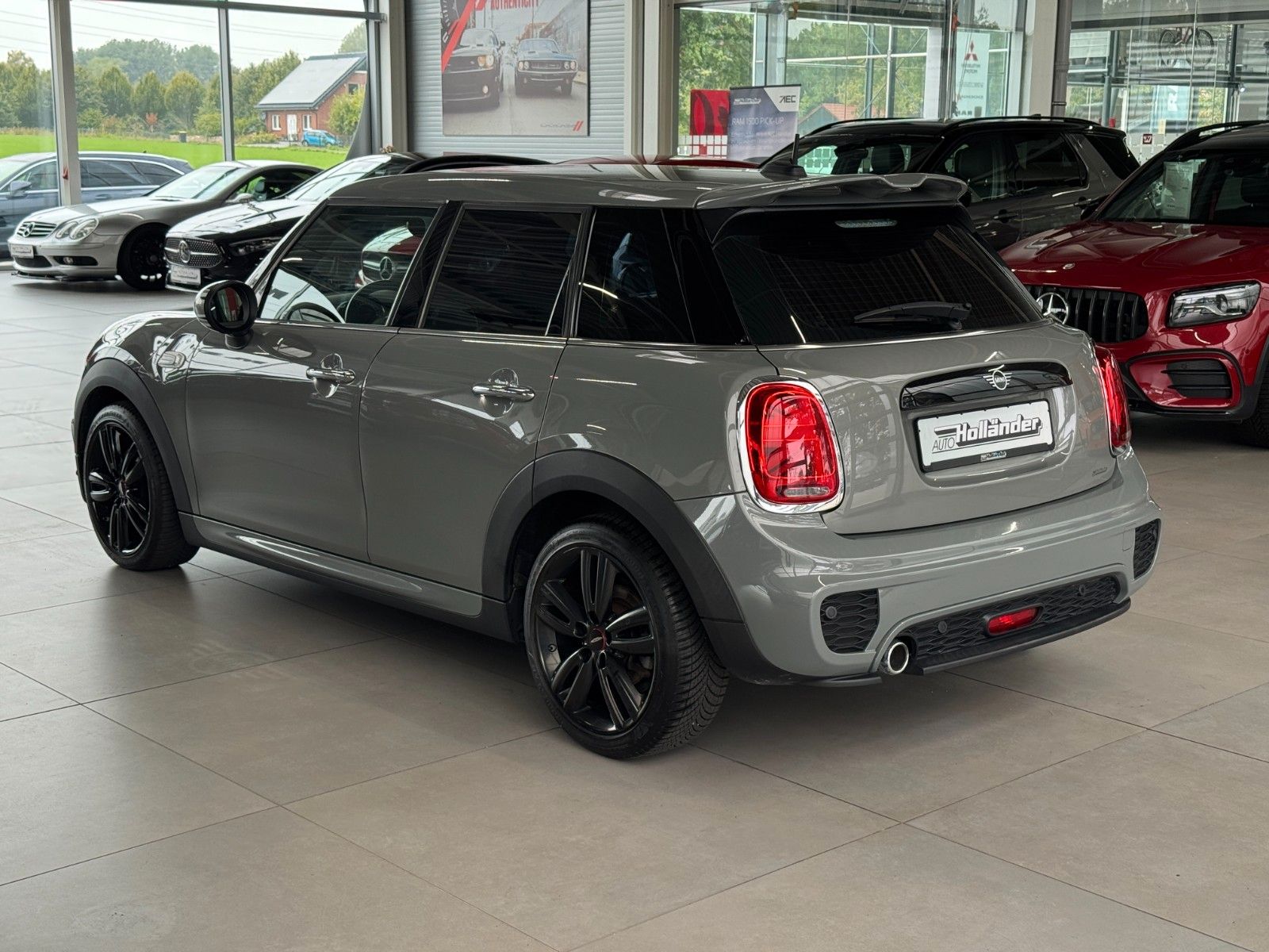Fahrzeugabbildung MINI Cooper D 5-trg. "LED Navigation PDC Sportsitze"