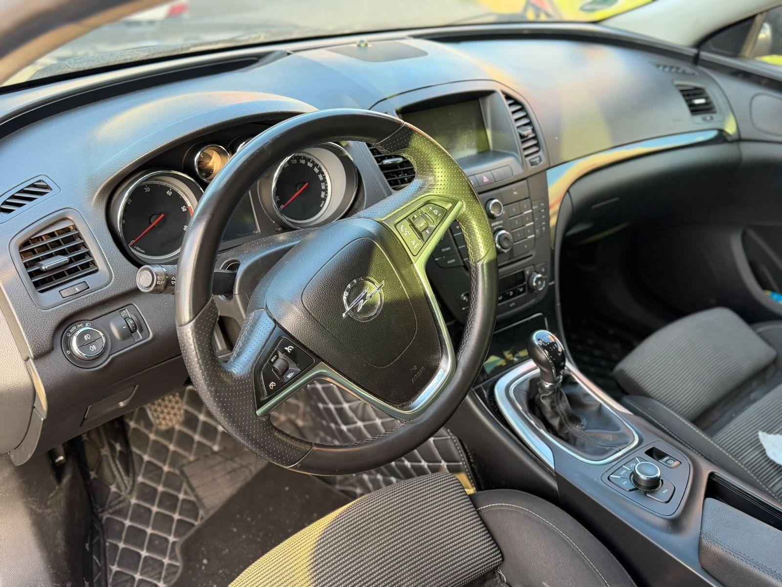 Opel Insignia 2010 — photo 8