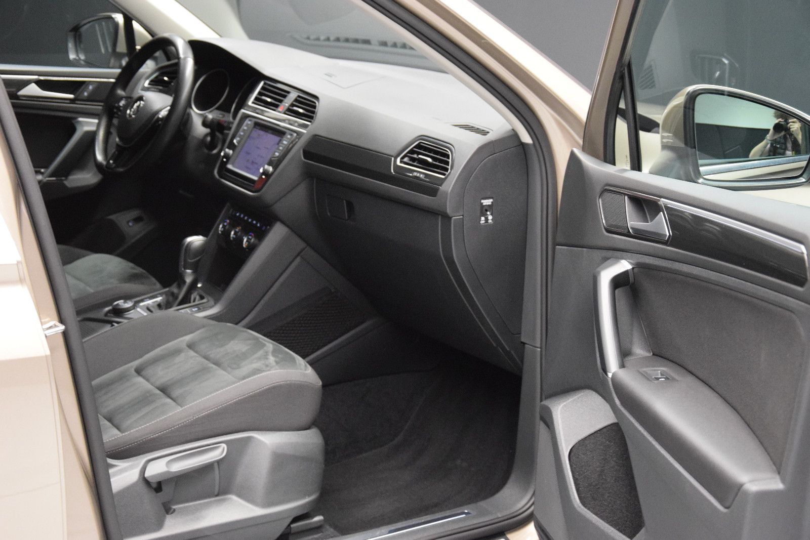 Fahrzeugabbildung Volkswagen Tiguan Highline 4Motion AHK el.Heckklappe ACC