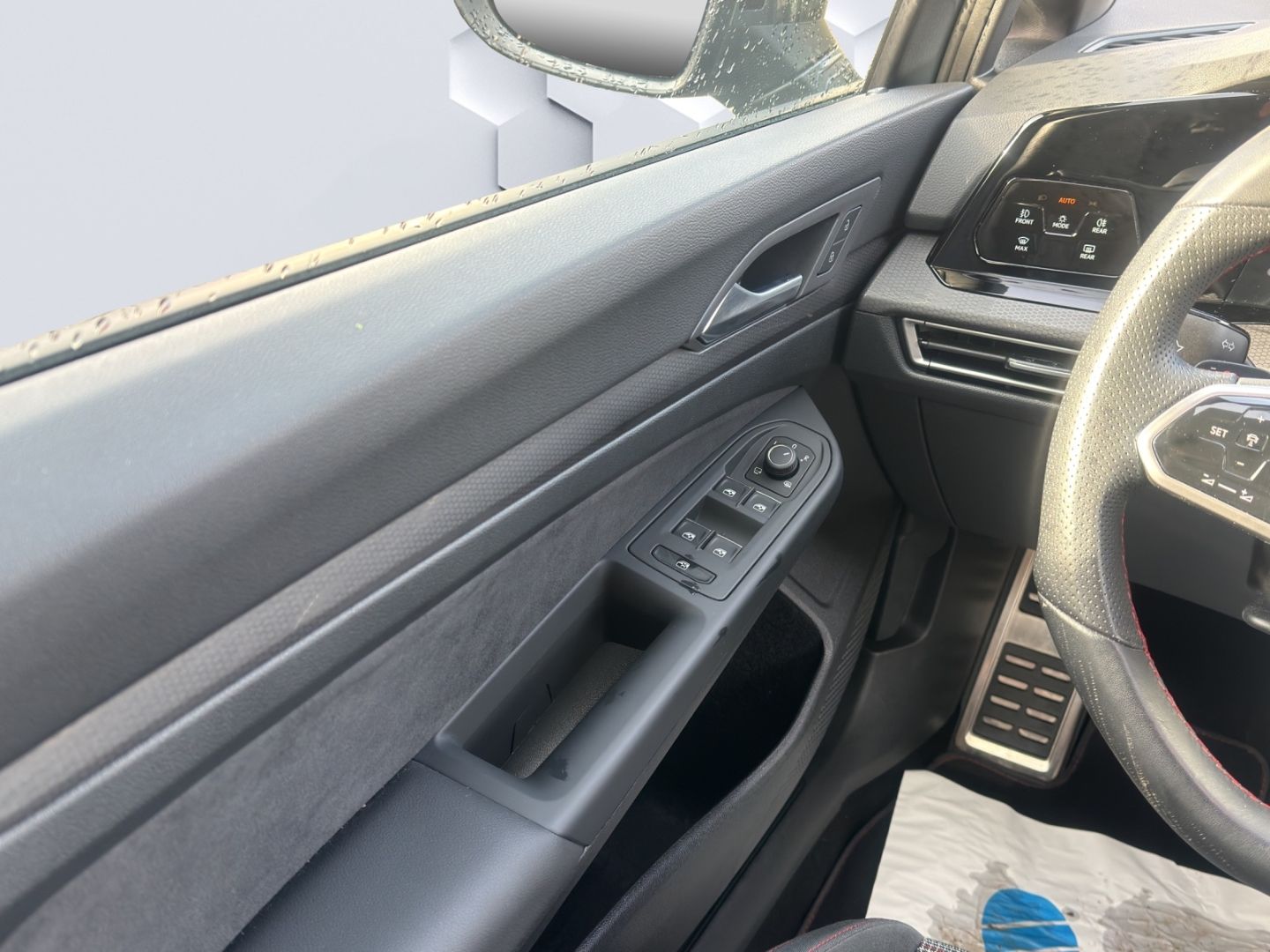 Golf VIII 2.0 TSI DSG 180kW AHZV LED HuD Sitzhei