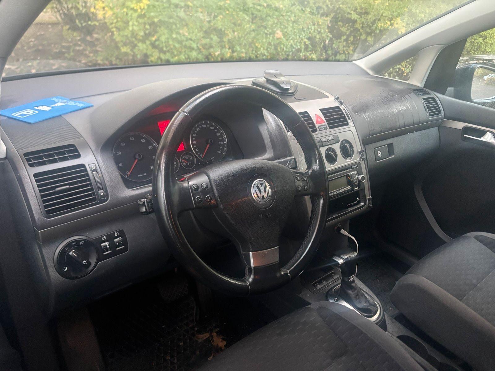 Volkswagen Touran 2010 — engine 140 HP (103kW)