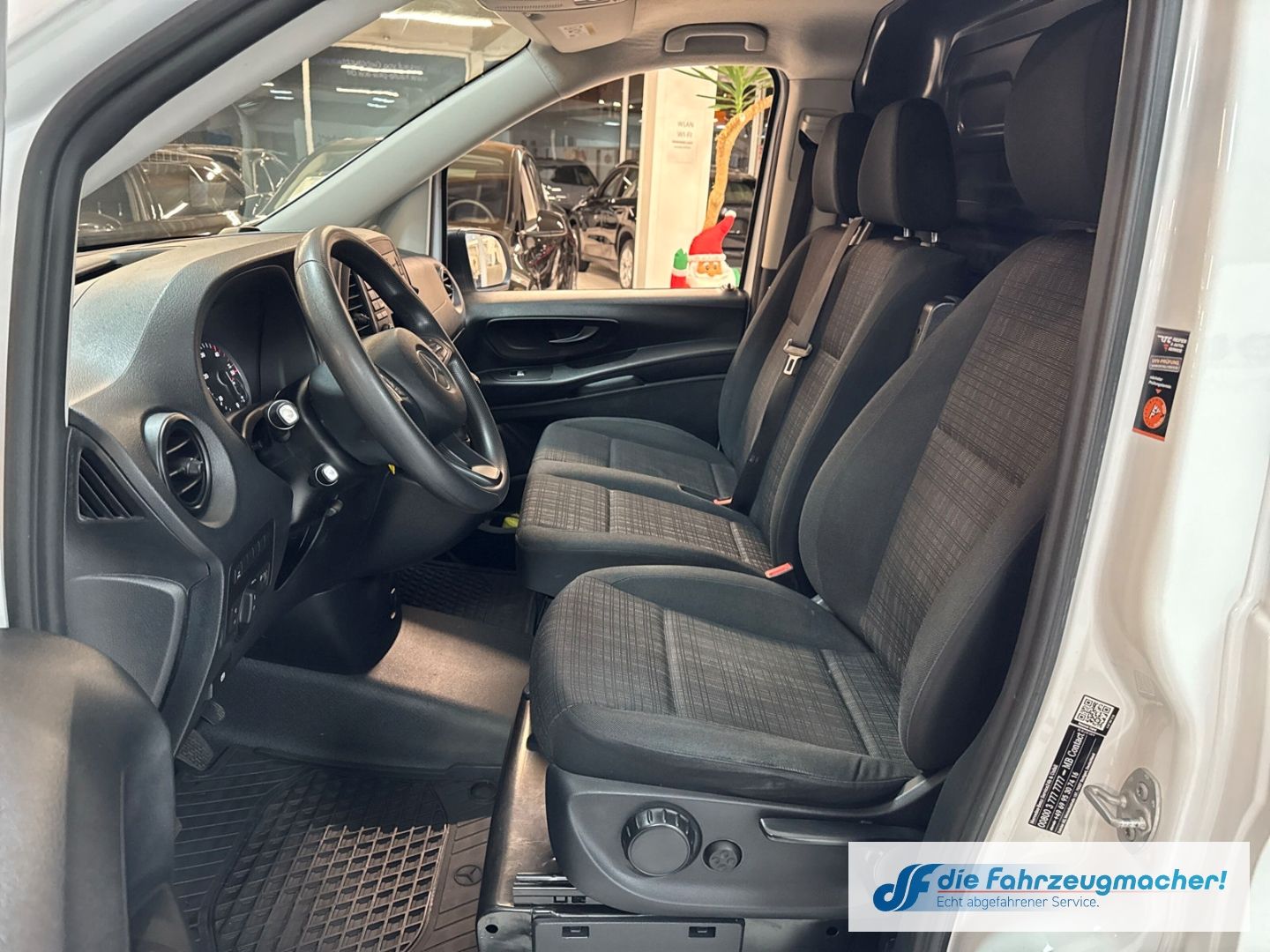 Fahrzeugabbildung Mercedes-Benz Vito Kasten 114 CDI BT RWD extralang AHK Parkle