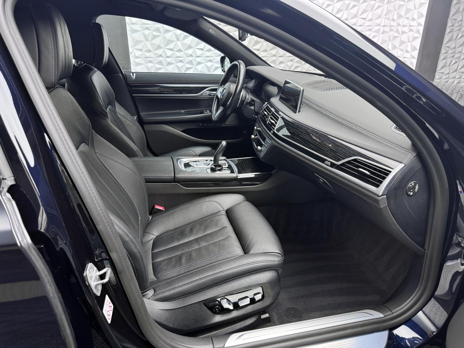 Fahrzeugabbildung BMW d XDR*M-PAKET*H&K*STANDHZG*HUD*MASSAGE*KEY*360°