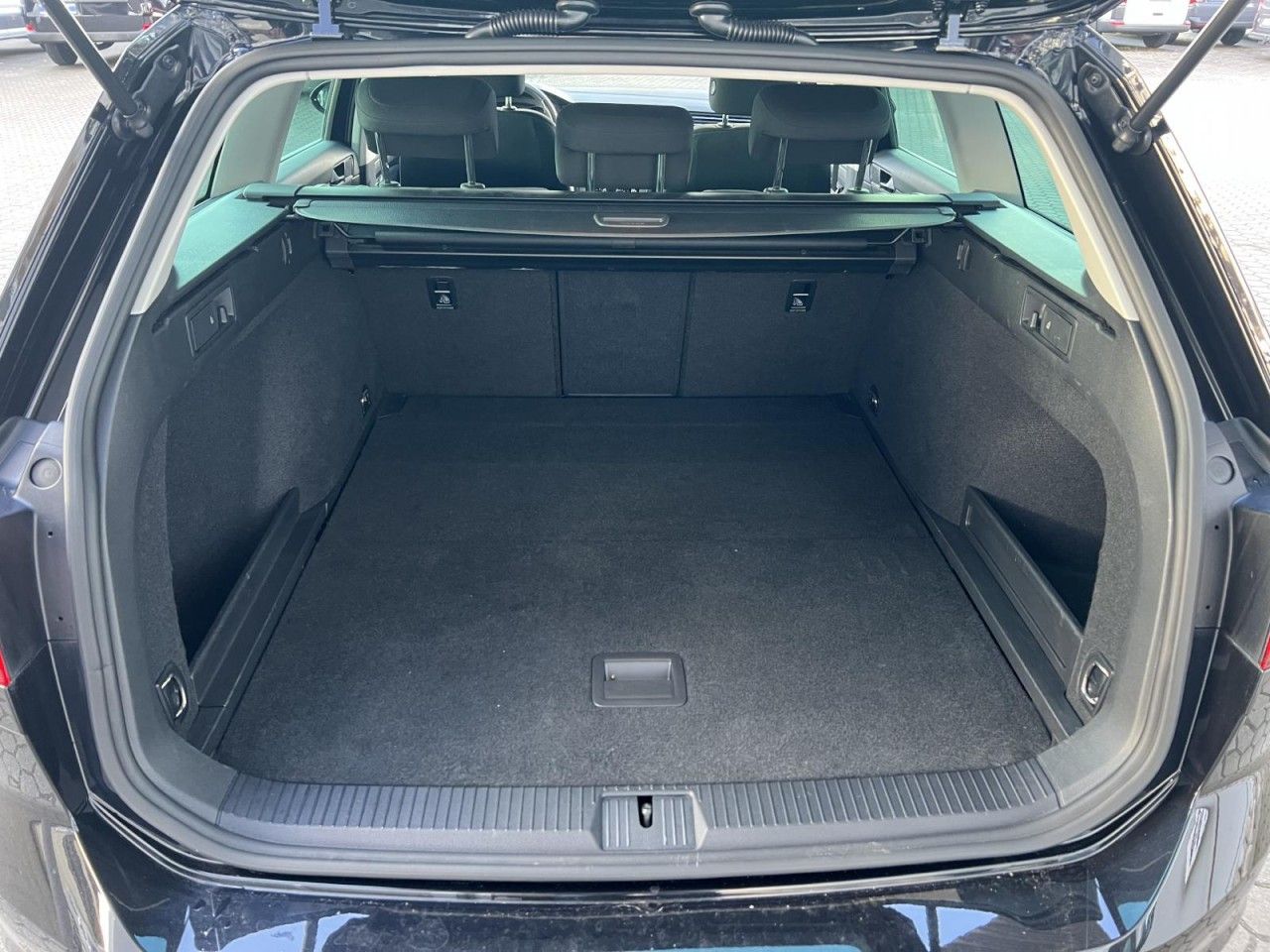 Volkswagen Passat Variant - Bild 6