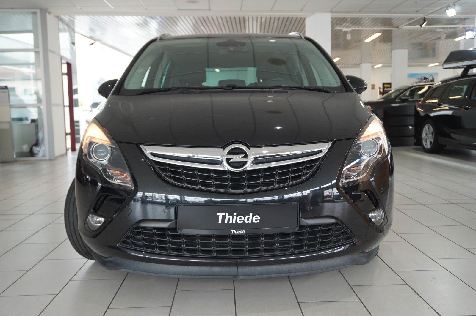 Fahrzeugabbildung Opel Zafira Tourer 1.4T INNOV. 7-SITZER NAVI/KAMERA