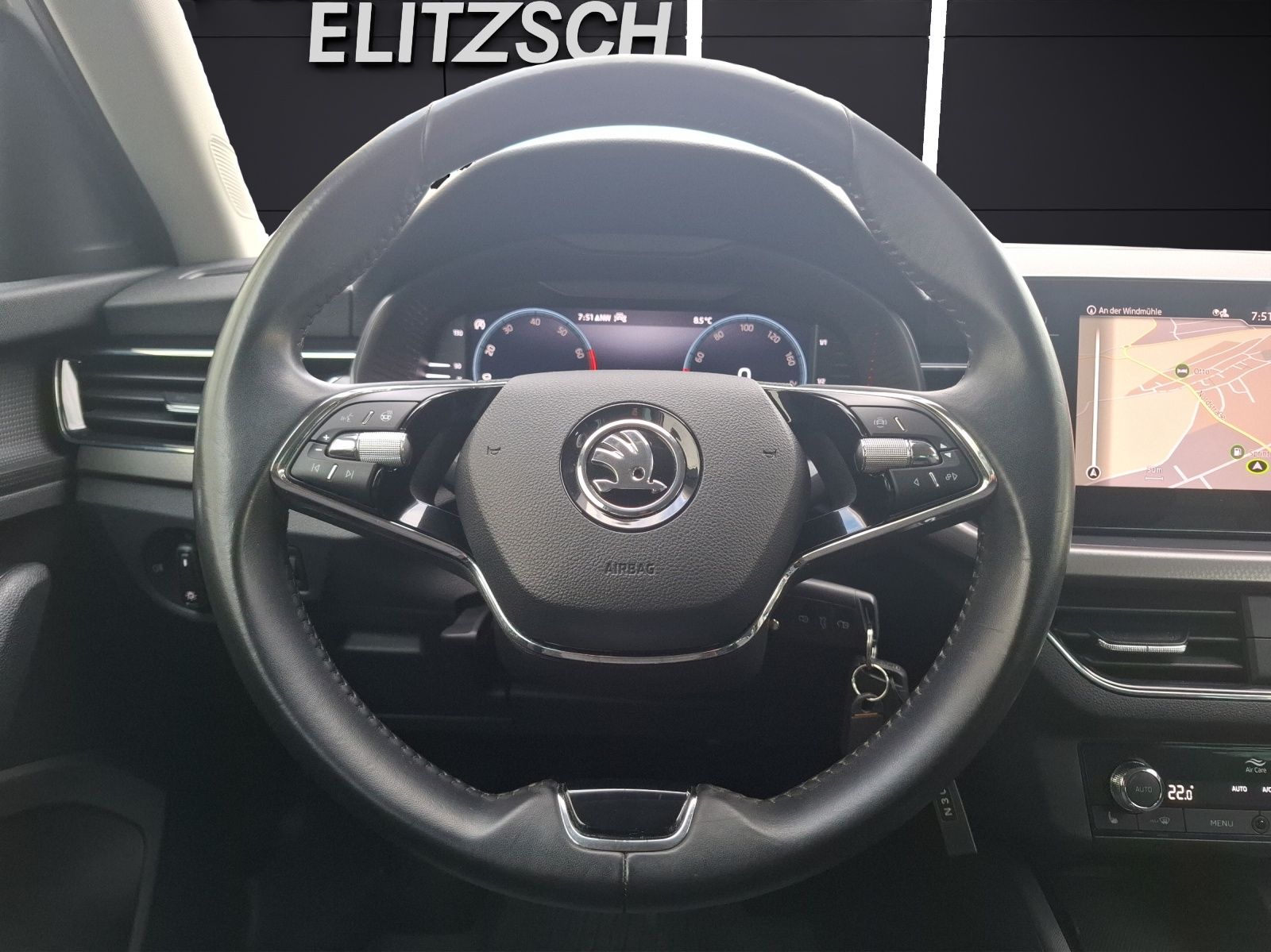 Fahrzeugabbildung SKODA Kamiq TSI Clever LED Navi AID GRA PDC SH LM