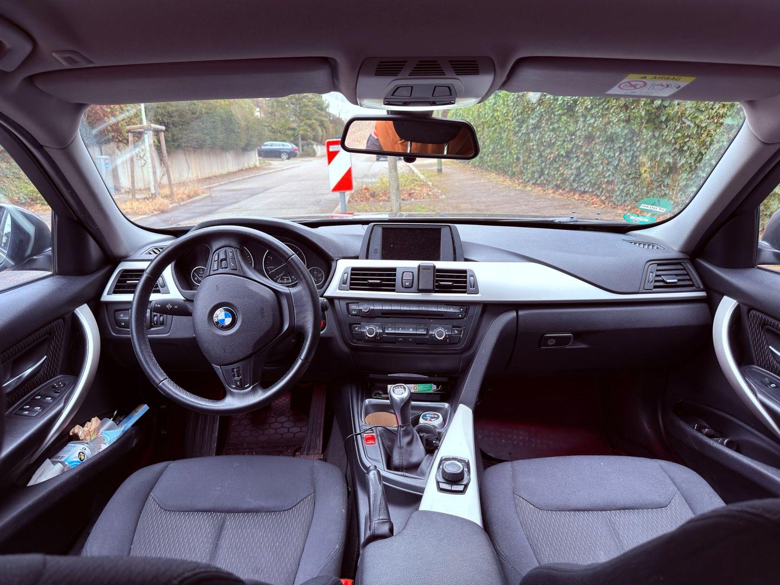 BMW 318 2013 — двигун