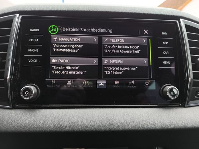 Fahrzeugabbildung SKODA Karoq 1.6 TDI SCR DSG Style LED NAVI KESSY SMART