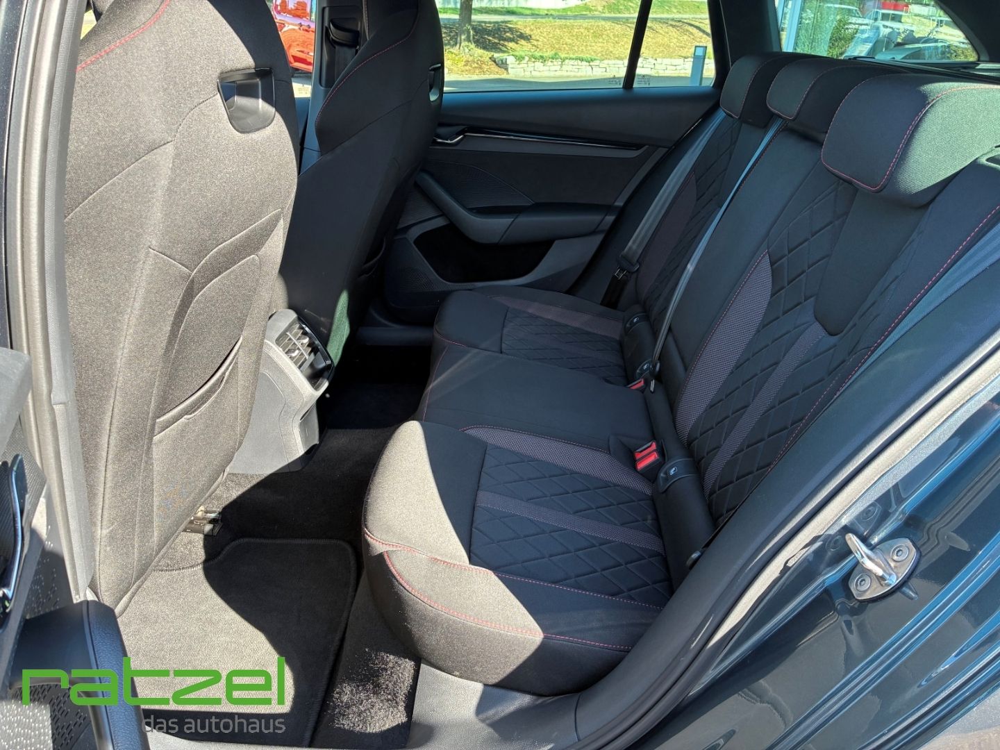 Fahrzeugabbildung SKODA Octavia 4x4 Combi RS TDI 2.0 HUD Navi LED